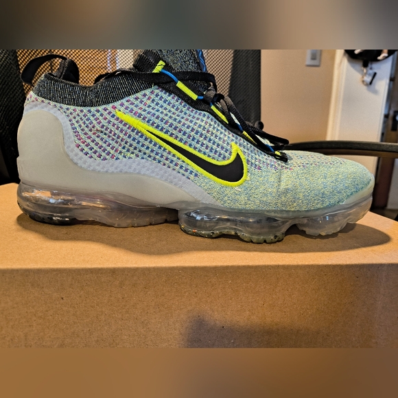 Nike Air Vapormax 2021 - Picture 2 of 4